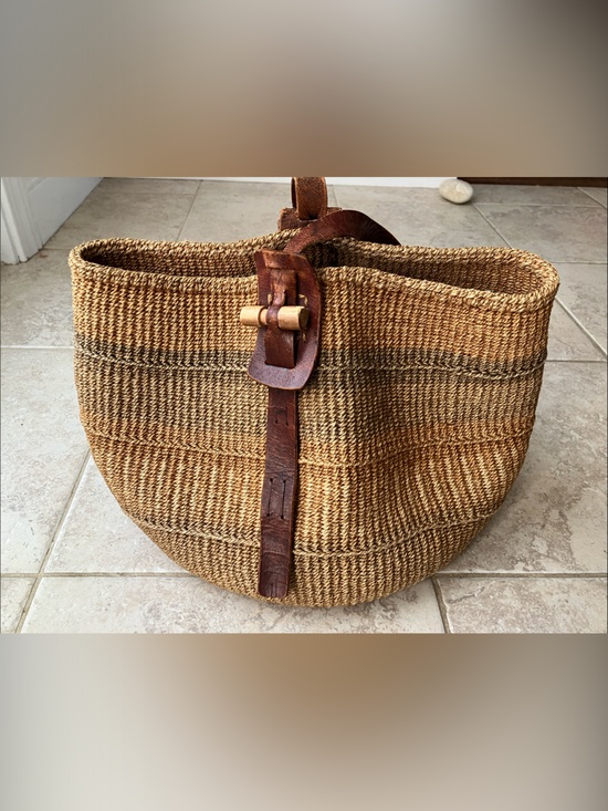 Handbags - Woven Straw Crossbody Bag with Leather Buckle - Brown